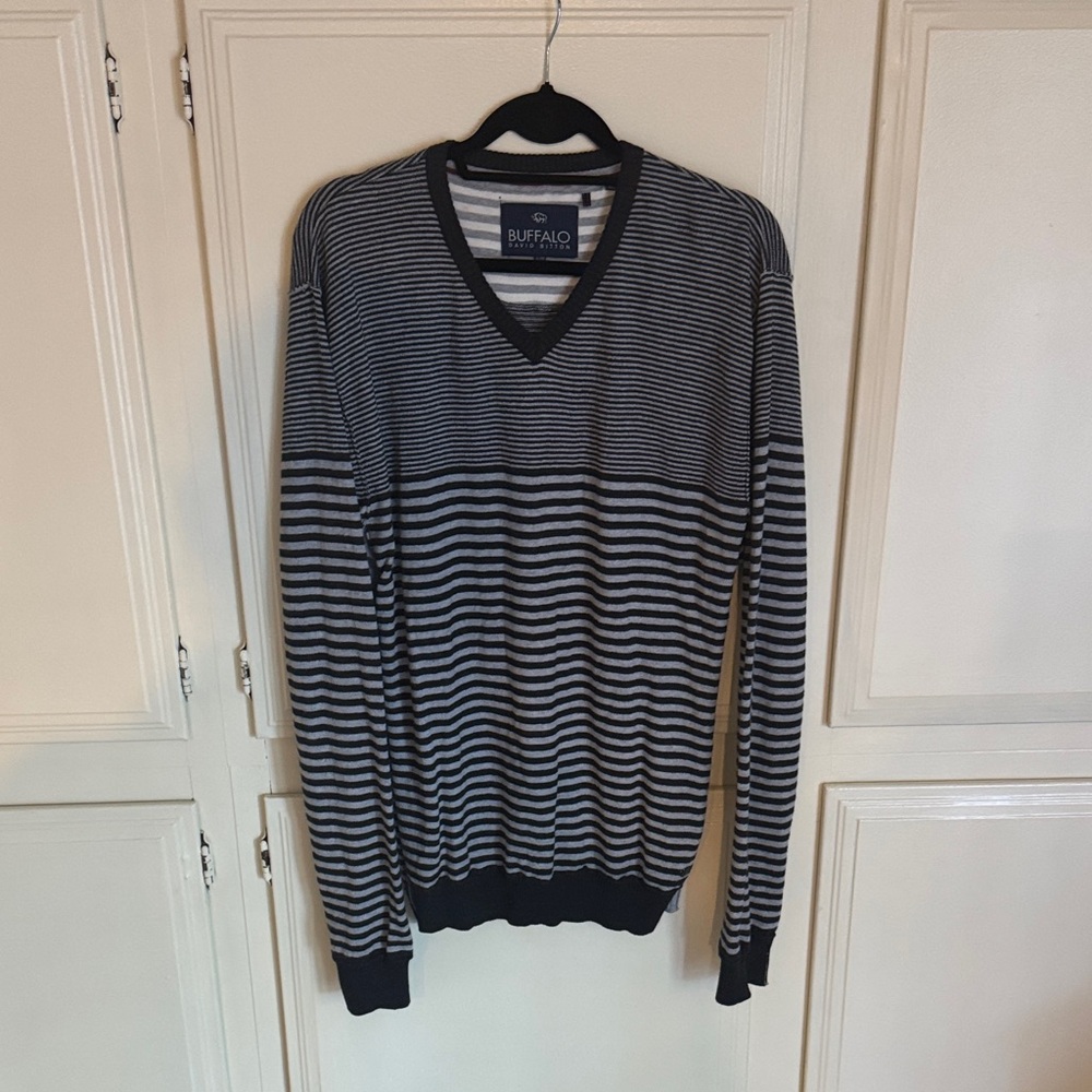 Buffalo David Bitton V-Neck Black and Gray Striped Sweater Men’s XL